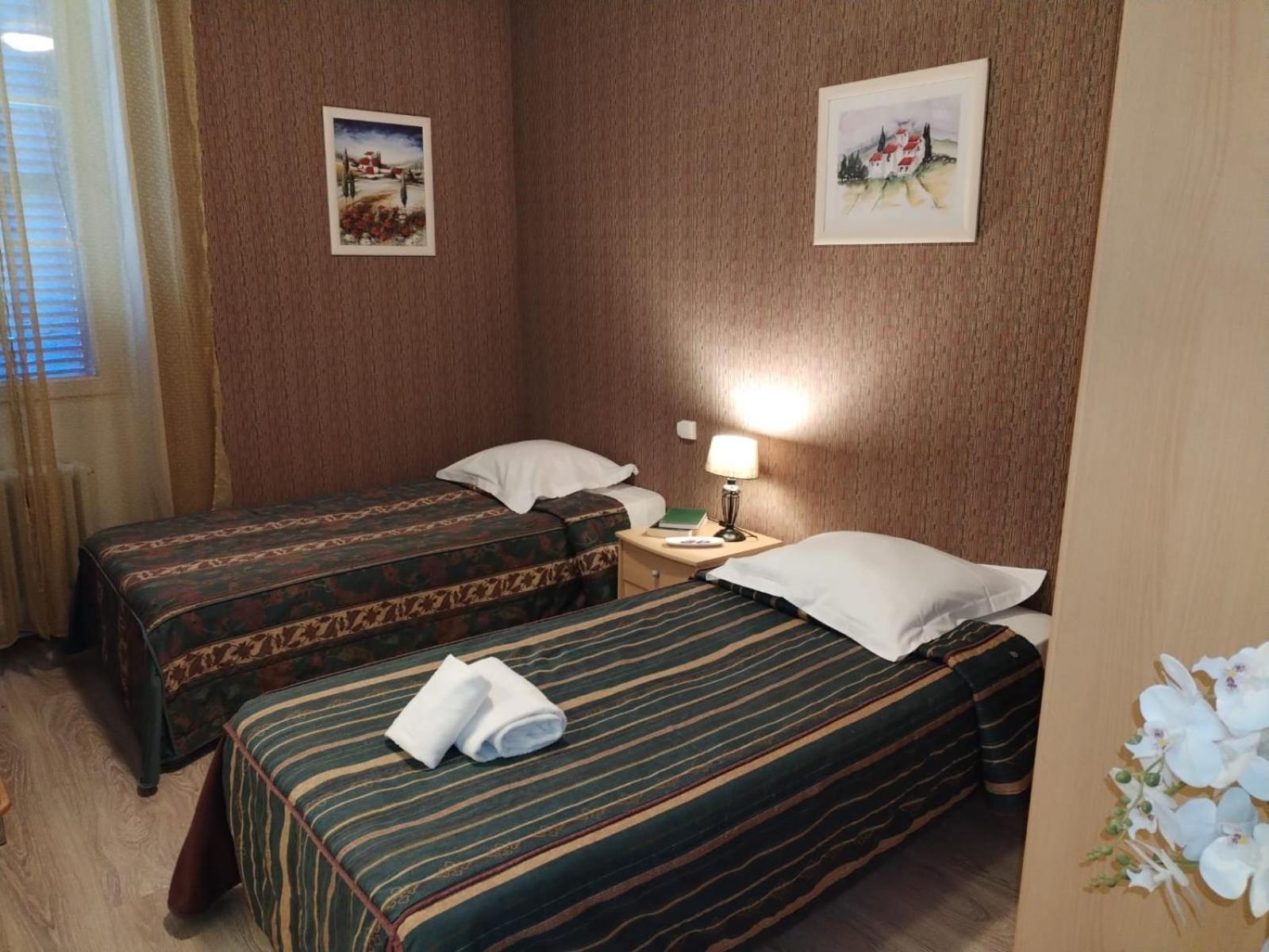 Aux Trois Rois Hotel Pont-Sur-Yonne Exterior photo